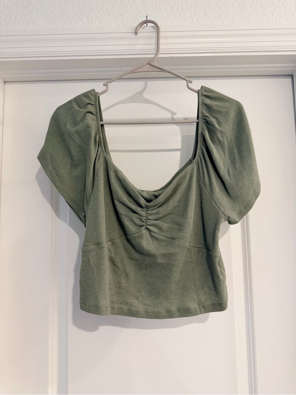 American Eagle crop top